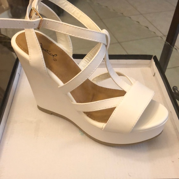 White PU platform - Picture 3 of 4